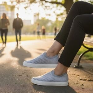 NWOB Women's Reebok OnLux Slip-On Size 7